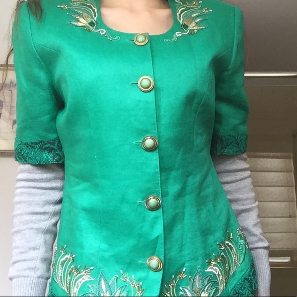 Roselina Tops - Gorgeous emerald green vintage top